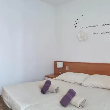 With Us - Bookingpeschiera * Peschiera del Garda