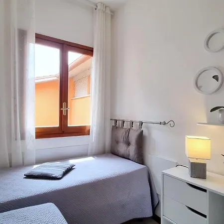 With Us - Bookingpeschiera Appartamento