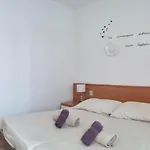 With Us - Bookingpeschiera * Peschiera del Garda