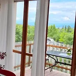 Lägenhet With Us - Bookingpeschiera