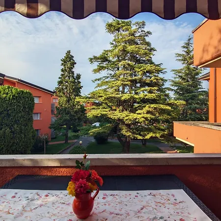 With Us - Bookingpeschiera 아파트